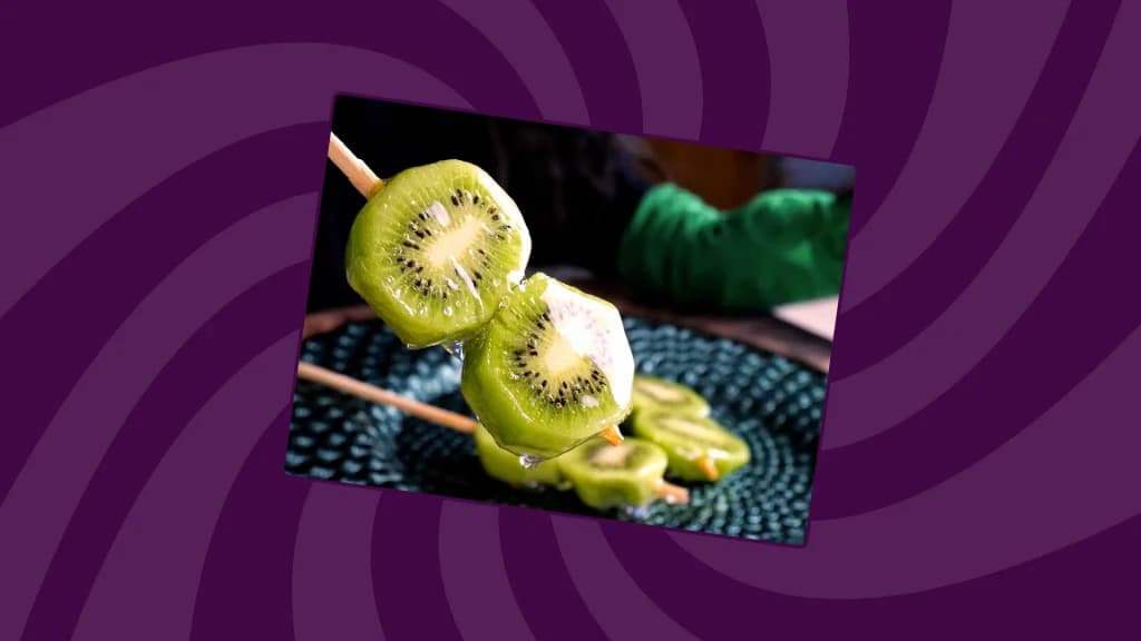 A close up of the final result of Kiwi Tanghulu